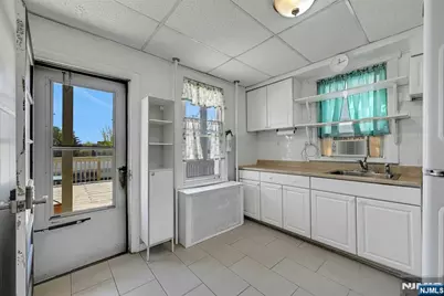 349 Undercliff Avenue, Edgewater, NJ 07020 - Photo 9