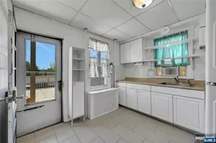 349 Undercliff Ave, Edgewater, NJ 07020 - Photo 9
