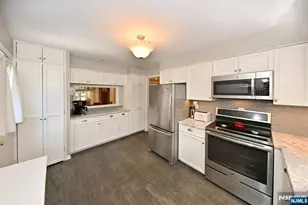 60 Sunset Ct, Mahwah, NJ 07430 - Photo 5
