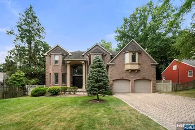 325 Cooper Place, Paramus, NJ 07652 - Photo 3