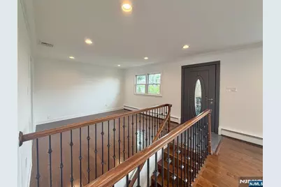 662 Teneyck Avenue, Lyndhurst Township, NJ 07071 - Photo 3