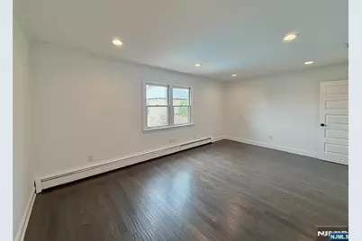662 Teneyck Avenue, Lyndhurst Township, NJ 07071 - Photo 9
