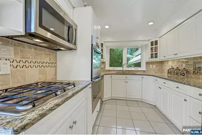 10 Shaw Road, Woodcliff Lake, NJ 07677 - Photo 15