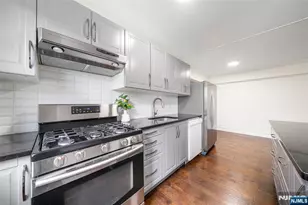 410 Park Pl 4B, Fort Lee, NJ 07024 - Photo 3