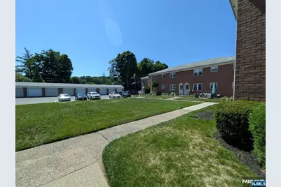 43 Manchester, Wayne, NJ 07470 - Photo 5