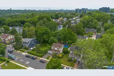 256 Fycke Lane, Teaneck Township, NJ 07666 - Photo 25