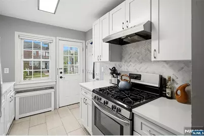909 River Road 1 #1, Teaneck Township, NJ 07666 - Photo 9