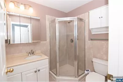 49 Stuyvesant Avenue 16 #16, Lyndhurst Township, NJ 07071 - Photo 11