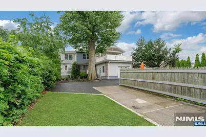 444 Riverside Avenue, Lyndhurst Township, NJ 07071 - Photo 3