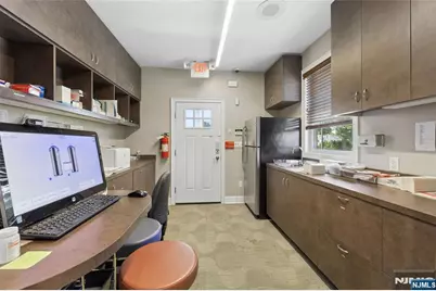 374 Summit Avenue, Hackensack, NJ 07601 - Photo 21