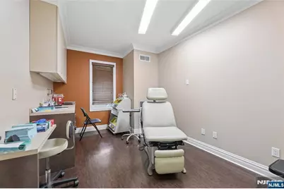 374 Summit Avenue, Hackensack, NJ 07601 - Photo 19