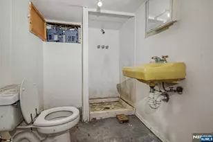305 Pacific St, Paterson, NJ 07503 - Photo 29