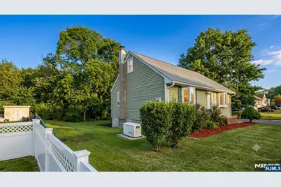 31 Dupont Terrace, Wayne, NJ 07470 - Photo 15