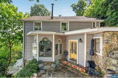 8 Old Wood Road, Edgewater, NJ 07020 - Photo 1