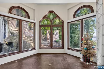 8 Old Wood Road, Edgewater, NJ 07020 - Photo 5