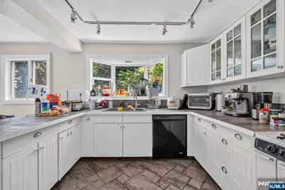 8 Old Wood Road, Edgewater, NJ 07020 - Photo 9