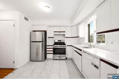 2462 7th B #B, Fort Lee, NJ 07024 - Photo 9