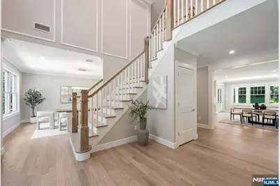 520 Clinton Avenue, Wyckoff Township, NJ 07481 - Photo 3