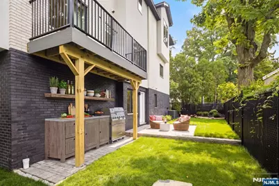 264 Beverly Hills Road, Fort Lee, NJ 07024 - Photo 25