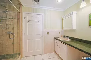 705 Gettysburg Pl, Paramus, NJ 07652 - Photo 23