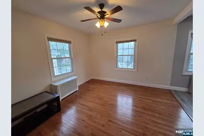 16 Sidney Avenue 2nd Floor #2nd floor, Rutherford, NJ 07070 - Photo 5
