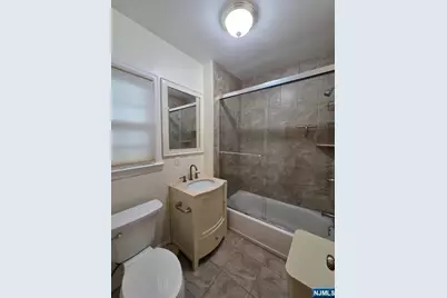 16 Sidney Avenue 2nd Floor #2nd floor, Rutherford, NJ 07070 - Photo 11