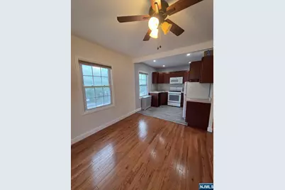16 Sidney Avenue 2nd Floor #2nd floor, Rutherford, NJ 07070 - Photo 3
