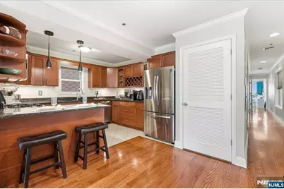 304 Palisade Avenue 201 #201, Union City, NJ 07087 - Photo 9
