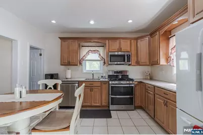334 Travers Place, Lyndhurst Township, NJ 07071 - Photo 13