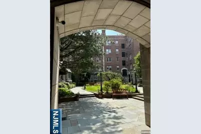 275 Engle D2 #D2, Englewood, NJ 07631 - Photo 5