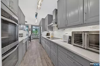 300 Winston L22 #L22, Cliffside Park, NJ 07010 - Photo 17