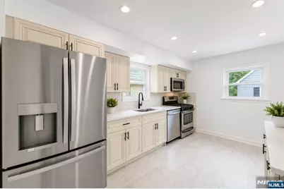 18 Farmingdale Avenue, Bloomfield, NJ 07003 - Photo 7