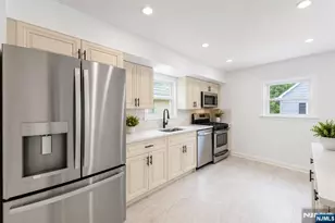 18 Farmingdale Ave, Bloomfield, NJ 07003 - Photo 7