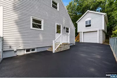 18 Farmingdale Avenue, Bloomfield, NJ 07003 - Photo 11