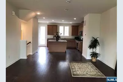 32 Litchfield Lane 403 #403, Fair Lawn, NJ 07410 - Photo 5