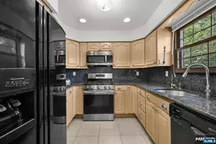 25 Driscoll Ct, North Brunswick Township, NJ 08902 - Photo 5