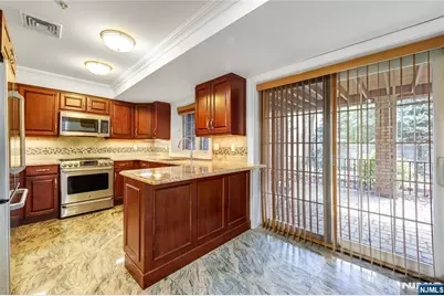 2132 Linwood Avenue 1st Floor #1st floor, Fort Lee, NJ 07024 - Photo 5
