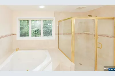 1056 Edgewood Lane, Fort Lee, NJ 07024 - Photo 21