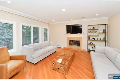 1056 Edgewood Lane, Fort Lee, NJ 07024 - Photo 11