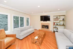 1056 Edgewood Ln, Fort Lee, NJ 07024 - Photo 11