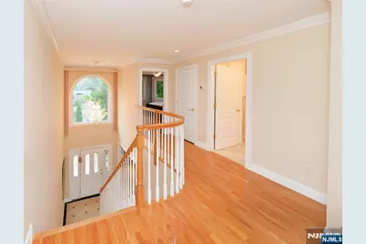 1056 Edgewood Lane, Fort Lee, NJ 07024 - Photo 17