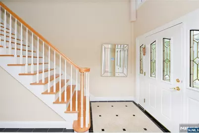 1056 Edgewood Lane, Fort Lee, NJ 07024 - Photo 3