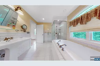 41 Circle Drive, Paramus, NJ 07652 - Photo 15