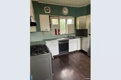 110 Romaine Place, Leonia, NJ 07605 - Photo 7