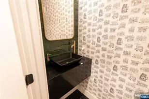 20 Westervelt Pl 2, Jersey City, NJ 07304 - Photo 11
