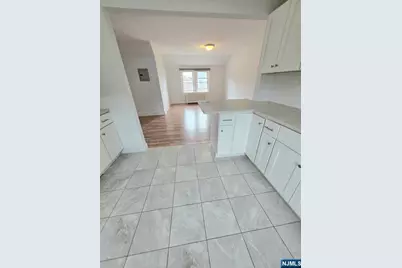 465 Oakdene Avenue 3Fl #3FL, Cliffside Park, NJ 07010 - Photo 3