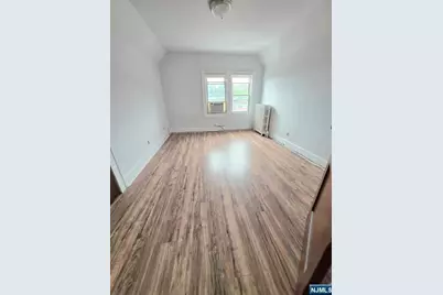 465 Oakdene Avenue 3Fl #3FL, Cliffside Park, NJ 07010 - Photo 5