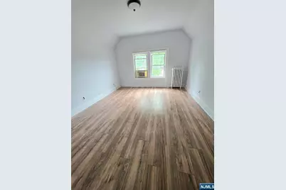 465 Oakdene Avenue 3Fl #3FL, Cliffside Park, NJ 07010 - Photo 7
