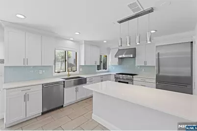 275 Alfred Avenue, Englewood Cliffs, NJ 07632 - Photo 15
