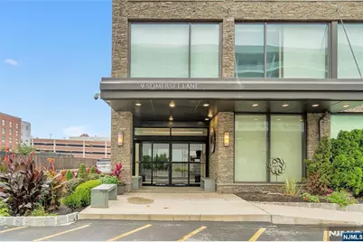 9 Somerset Lane 202 #202, Edgewater, NJ 07020 - Photo 3